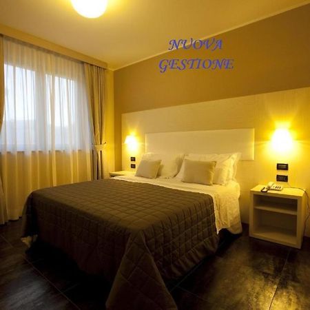 Hotel La Meridiana Сеттімо-Торінезе Екстер'єр фото