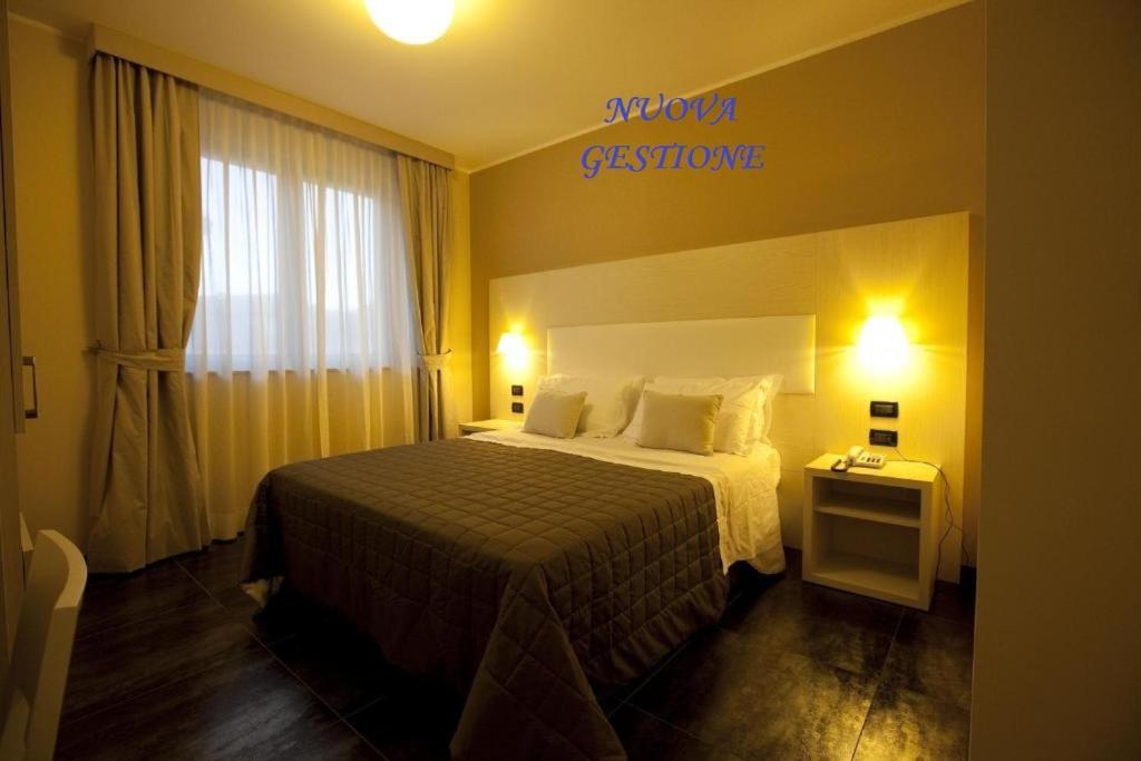 Hotel La Meridiana Сеттімо-Торінезе Екстер'єр фото